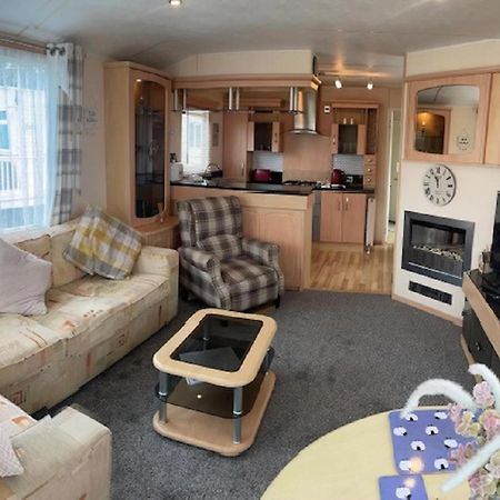 Lovely Caravan With Decking At Breydon Water In Norfolk Ref 10027Rp Belton with Browston Exterior photo